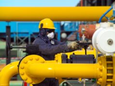GOBIERNO AUTORIZA A REFINERÍAS IMPORTAR PETRÓLEO Y VENDER COMBUSTIBLES SIN SUBVENCIÓN EN EL MERCADO INTERNO