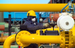 GOBIERNO AUTORIZA A REFINERÍAS IMPORTAR PETRÓLEO Y VENDER COMBUSTIBLES SIN SUBVENCIÓN EN EL MERCADO INTERNO