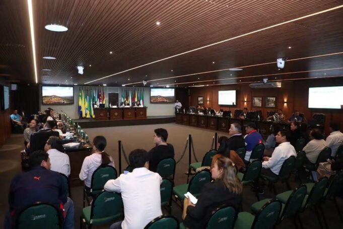ASAMBLEA DEPARTAMENTAL DE SANTA CRUZ APRUEBA LEY PARA PREVENIR Y ATENDER CONTINGENCIAS POR BLOQUEOS