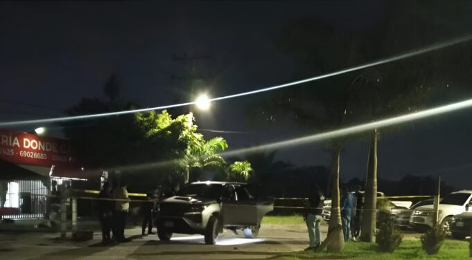 HOMBRE MUERE ACRIBILLADO DENTRO DE SU VEHÍCULO CERCA DEL URUBÓ, EN PORONGO