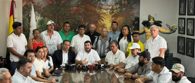COMITÉ PRO SANTA CRUZ CONVOCA A DIRECTORIO AMPLIADO PARA DEFINIR ASAMBLEA DE LA CRUCEÑIDAD POR LA CRISIS DE DIÉSEL
