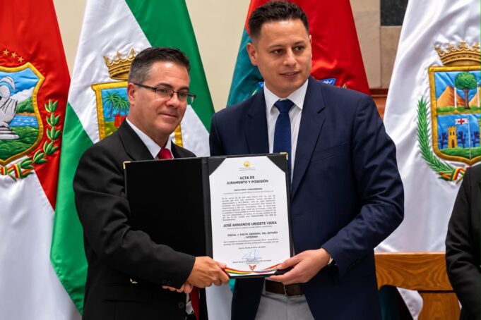 FISCAL GENERAL DEL ESTADO INTERINO JOSÉ ARMANDO URIOSTE VIERA FUE POSESIONADO POR EL PRESIDENTE DE LA ASAMBLEA LEGISLATIVA PLURINACIONAL