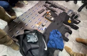 FISCALÍA HALLA ARMAS DE GRUESO CALIBRE, MUNICIONES Y CHALECOS ANTIBALAS EN VEHÍCULO USADO DURANTE LA GESTIÓN DE MARIACA