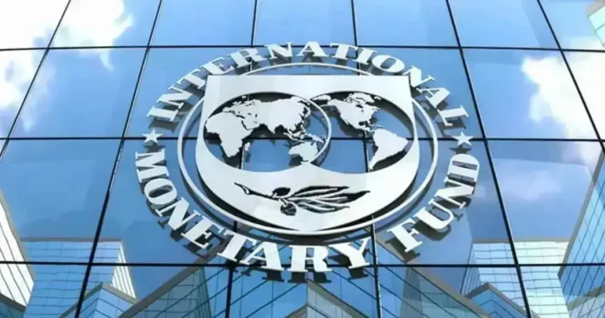 FMI RATIFICA QUE BOLIVIA DEBERÁ EQUIPARAR LOS PRECIOS DE LOS COMBUSTIBLES CON LOS INTERNACIONALES A COMIENZOS DE 2027